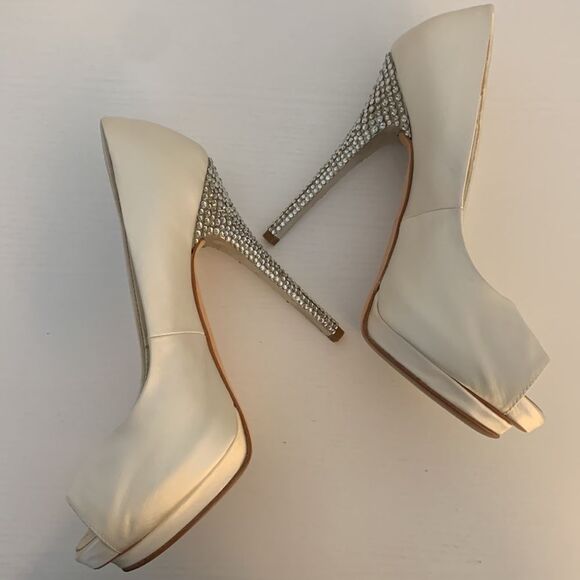Giuseppe Zanotti Ivory Satin Wedding Peep Toe Crystal Heels Sz EU 37 US 7 Bridal - Picture 3 of 12